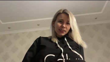 Előhúzta a kobrámat a boxeremből és elkezdett rajta fuvolázni a félpucér házastársam Thumb