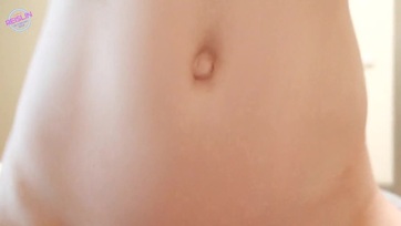 A nimfomániás cicababa átkukkantott a vonzó szomszédban lakó faszihoz mihelyst viszketni kezdett a kis puncikája Thumb